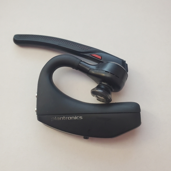 Plantronics Voyager 5200 - Single-Ear Bluetooth Headset - Picture 2 of 6